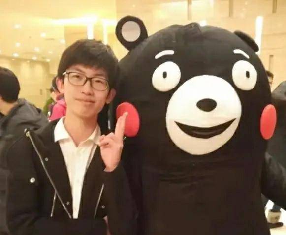 原创我国最"特殊"的高考状元,曾是班级里的学霸,高考却获得760分