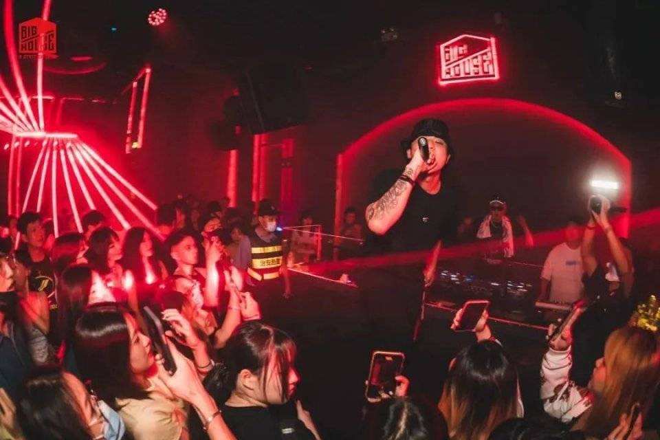 火力全开的 人气知名说唱音乐人 八口 和魔动闪霸zui爱 dj 路易