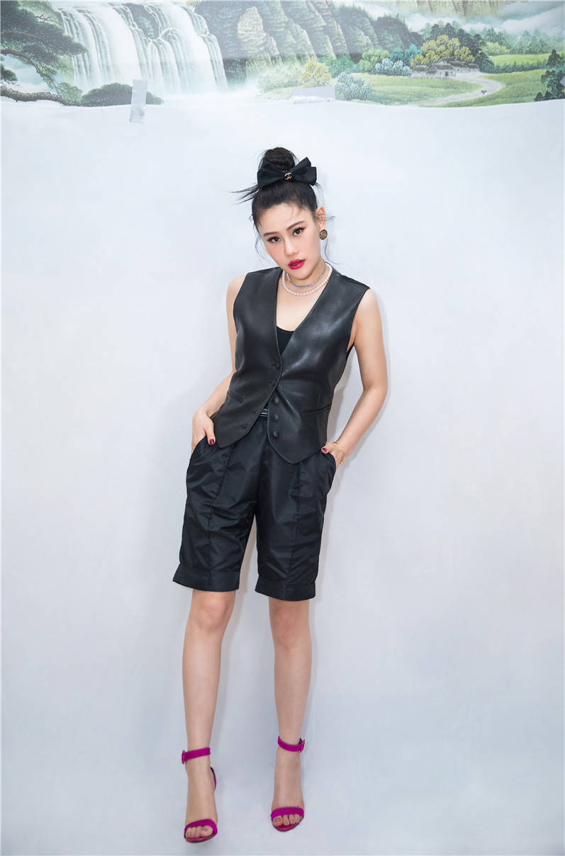 《说唱听我的》袁娅维高丸子头黑色皮马甲 酷帅清凉穿搭御姐范十足