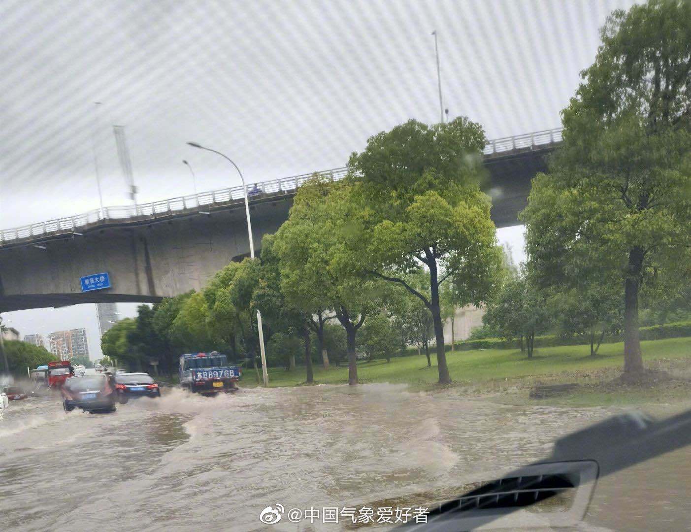 美孚快讯:上海暴雨,网友吐槽我不在上海而在海上