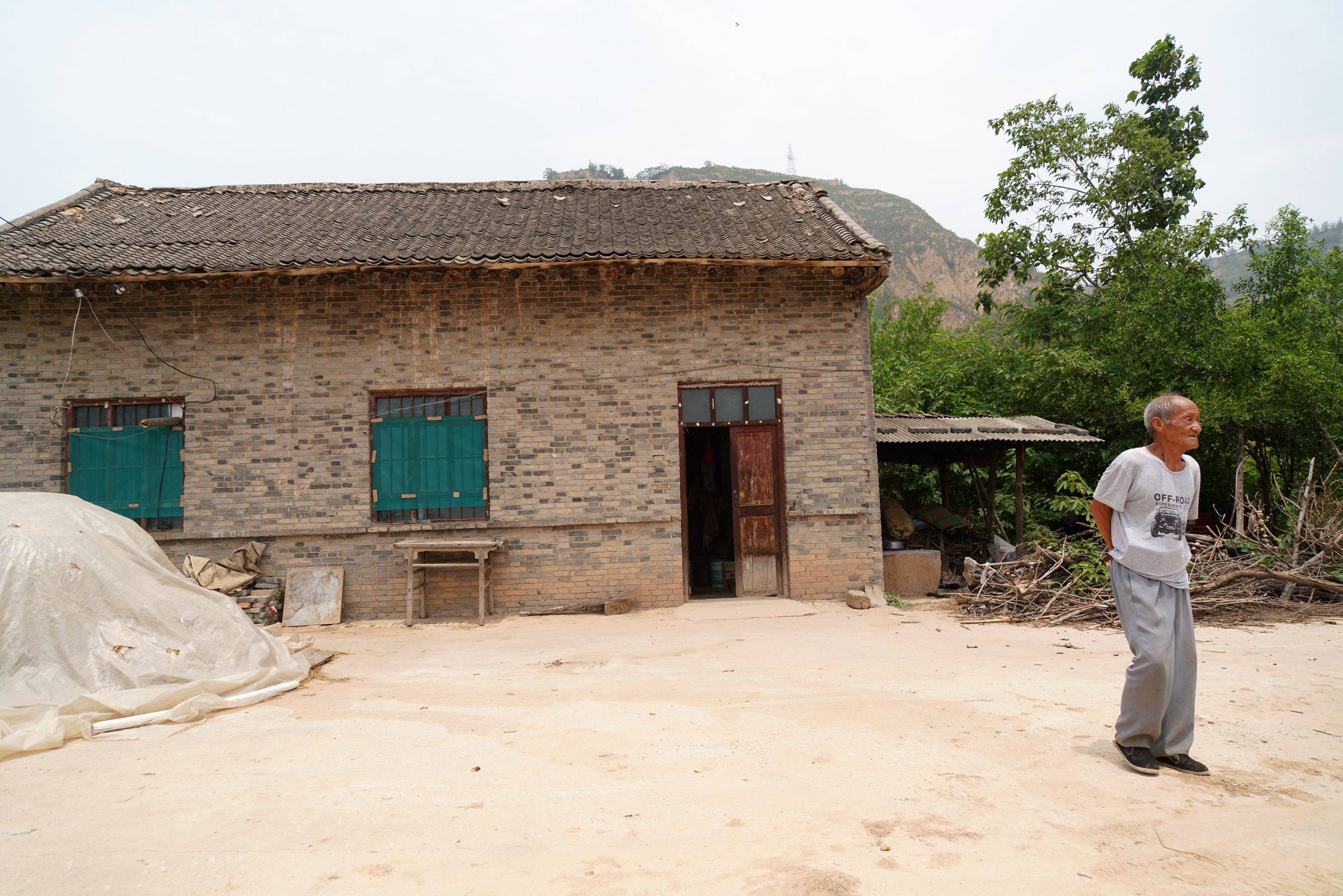 原创黄河岸边,7旬农民大叔守1座百年小庙20年,看他活成啥样