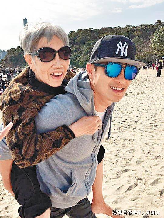 原创梅艳芳第二个徒弟谭耀文晒合照悼念刚去世的母亲儿子永远爱你