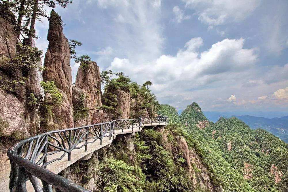 最贴近自然的"天然氧吧",具有广西庐山之称,在这呼吸等于洗肺