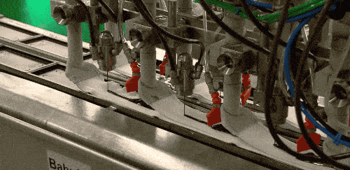 gif 截取自:youtube 博主 rtl z 的《zo wordt feestdagentoetje