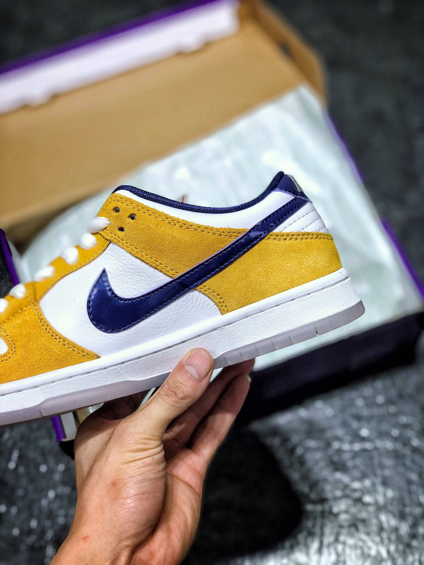 耐克nikesbdunklowlaserorange湖人紫金滑板鞋bq6817800