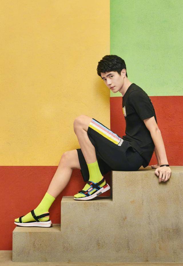 原创宋祖儿穿套装演绎不同风格,刘昊然巧妙搭配五分裤,打造夏日穿搭