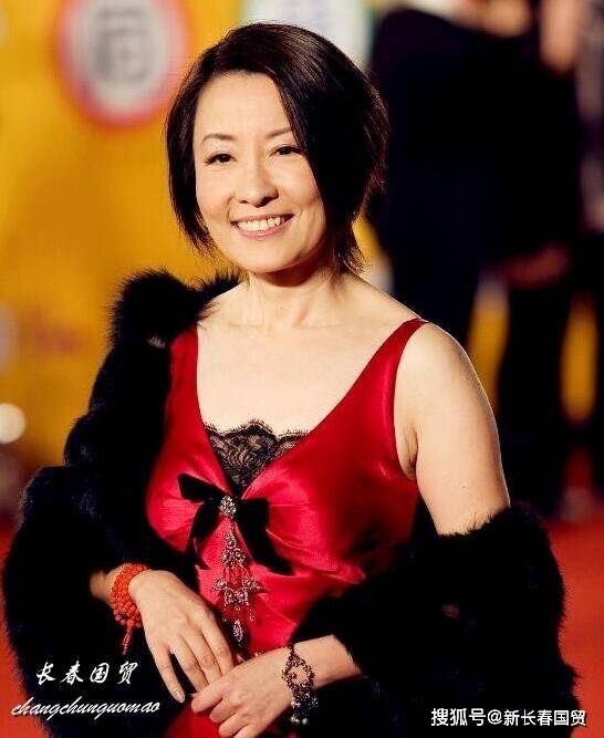 该公司一气之下将沈时华告上了法庭,检方也认定沈时华涉嫌诈欺,将她