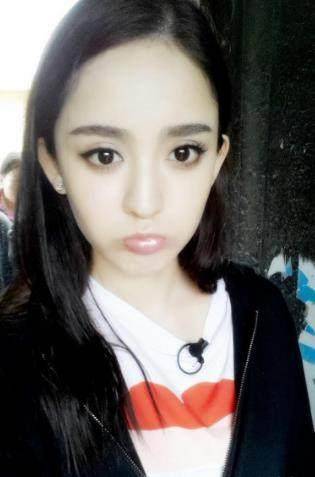 女星噘嘴照,赵丽颖可爱,baby少女,宋茜搞笑,谁能比得过热巴?_卖萌