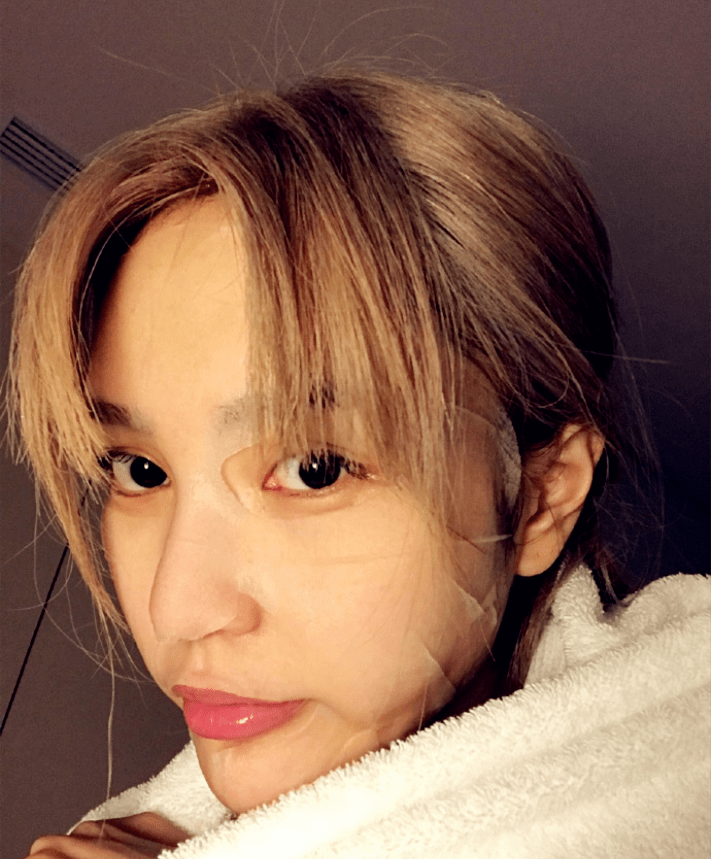 周扬青教化妆眼部整容痕迹明显,素颜出镜很普通没有高级感