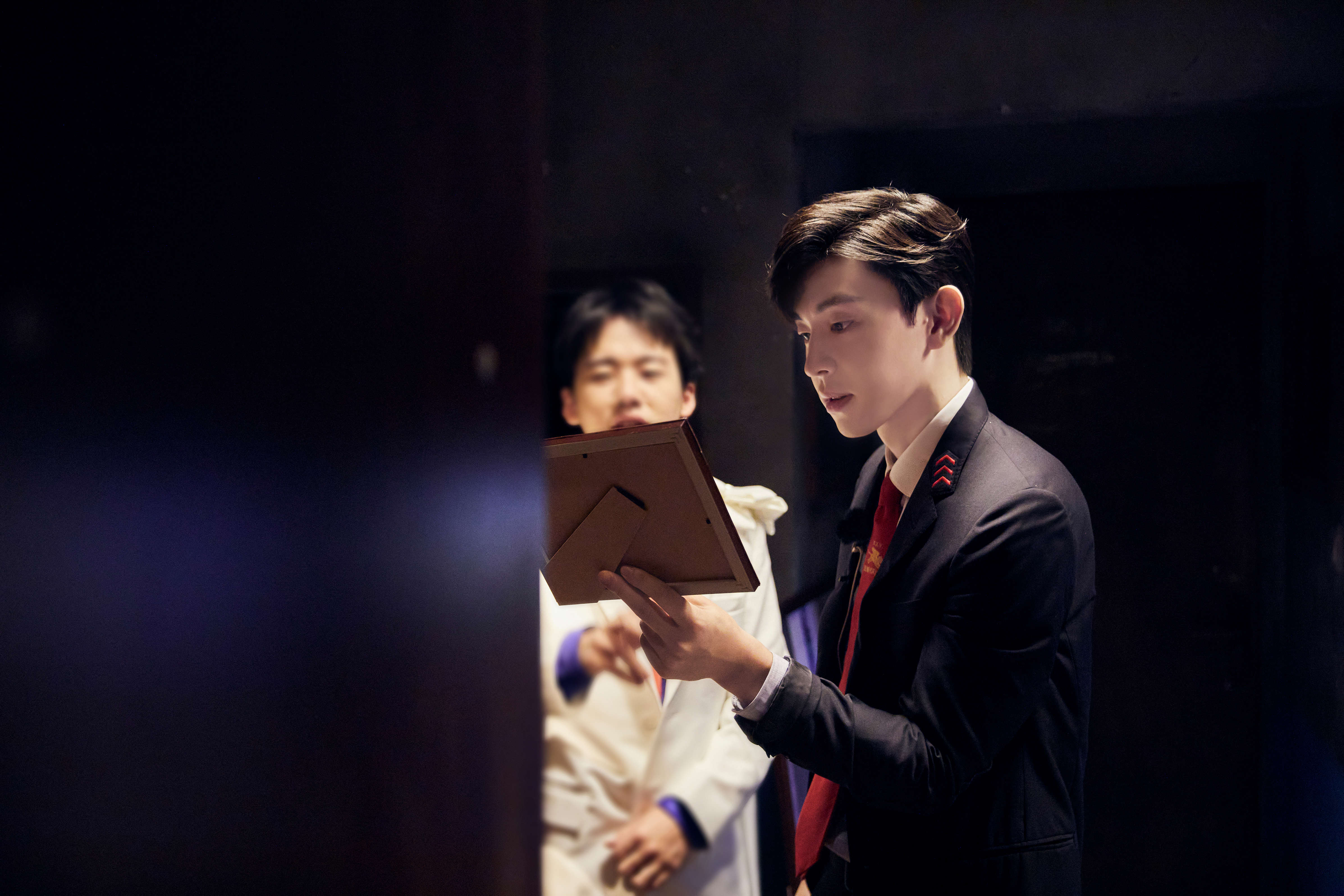 《密室大逃脱2》上演大厦疑云 杨幂邓伦变身地产中介收房_手机搜狐网