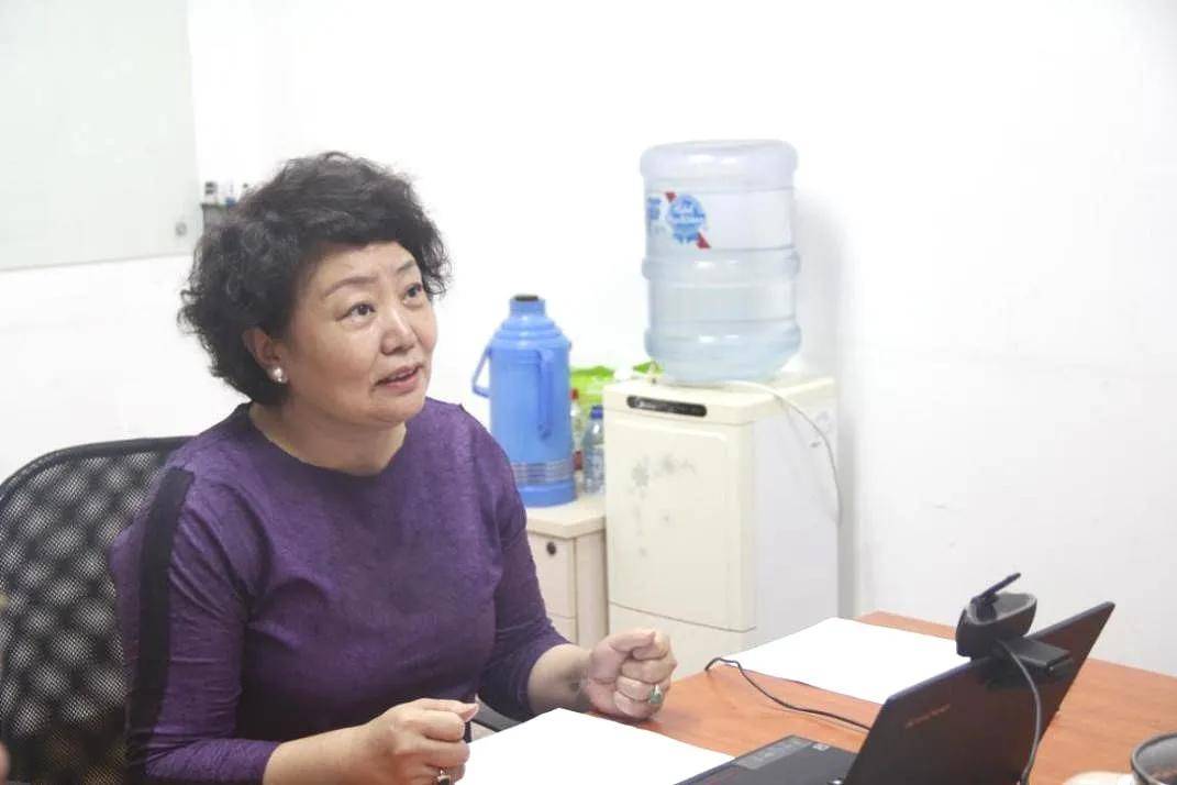 席春玲副会长兼秘书长做报告