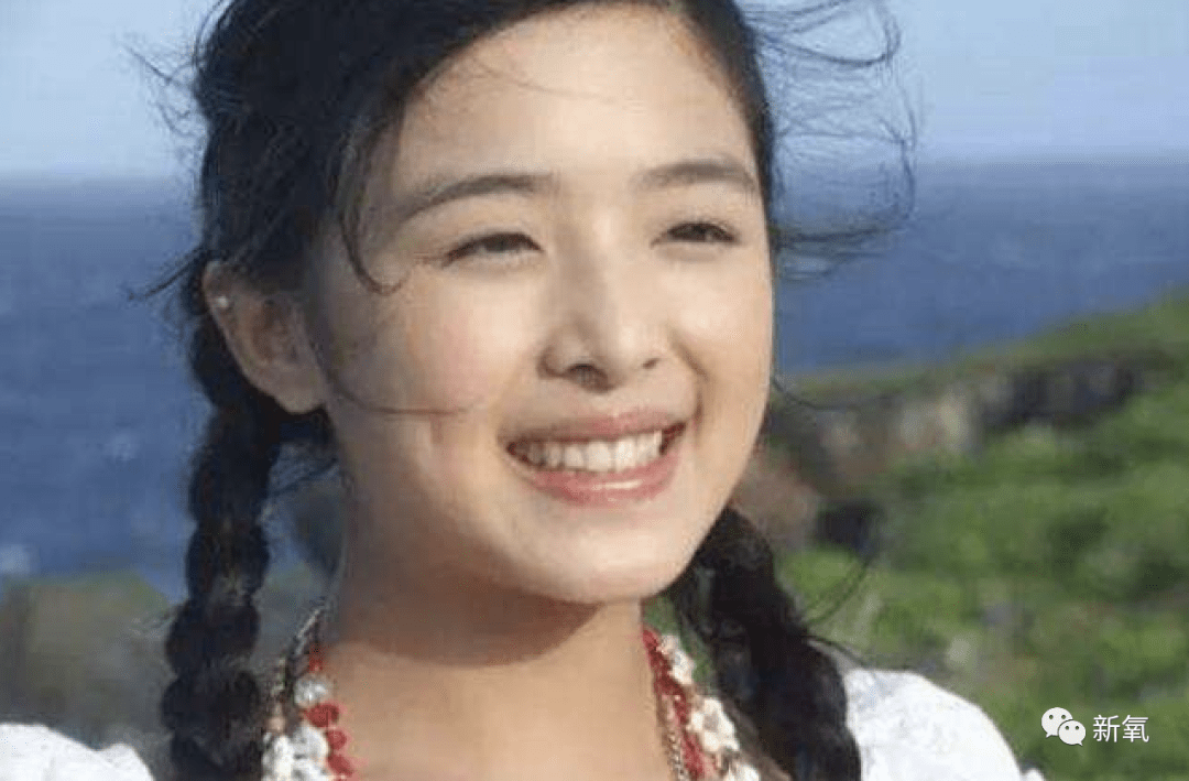 其实羊感觉张含韵早期照片有好几个角度都挺像林依晨的,她们两个都是