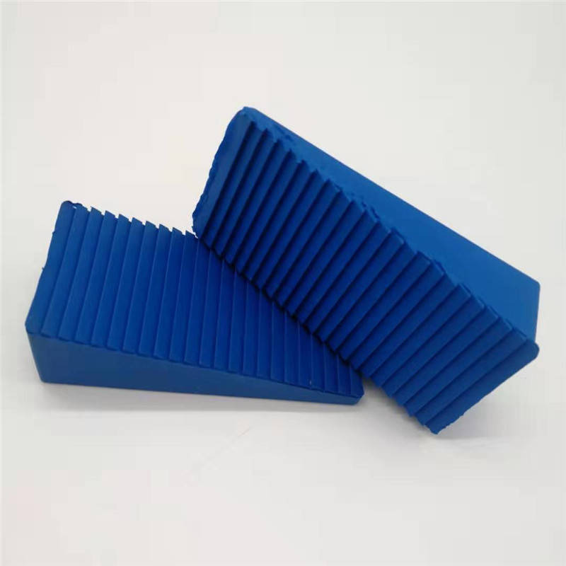 体育馆木地板专用减震垫橡胶垫木地板找平垫