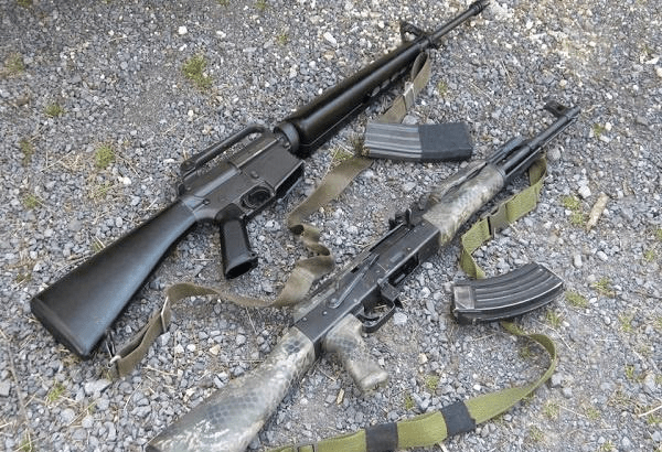 美军越战中扔m16捡ak是谣言?_突击步枪