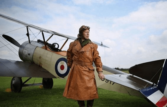 原创一战飞机的武器简陋之极,武器五花八门,飞行员一人要身兼数职!