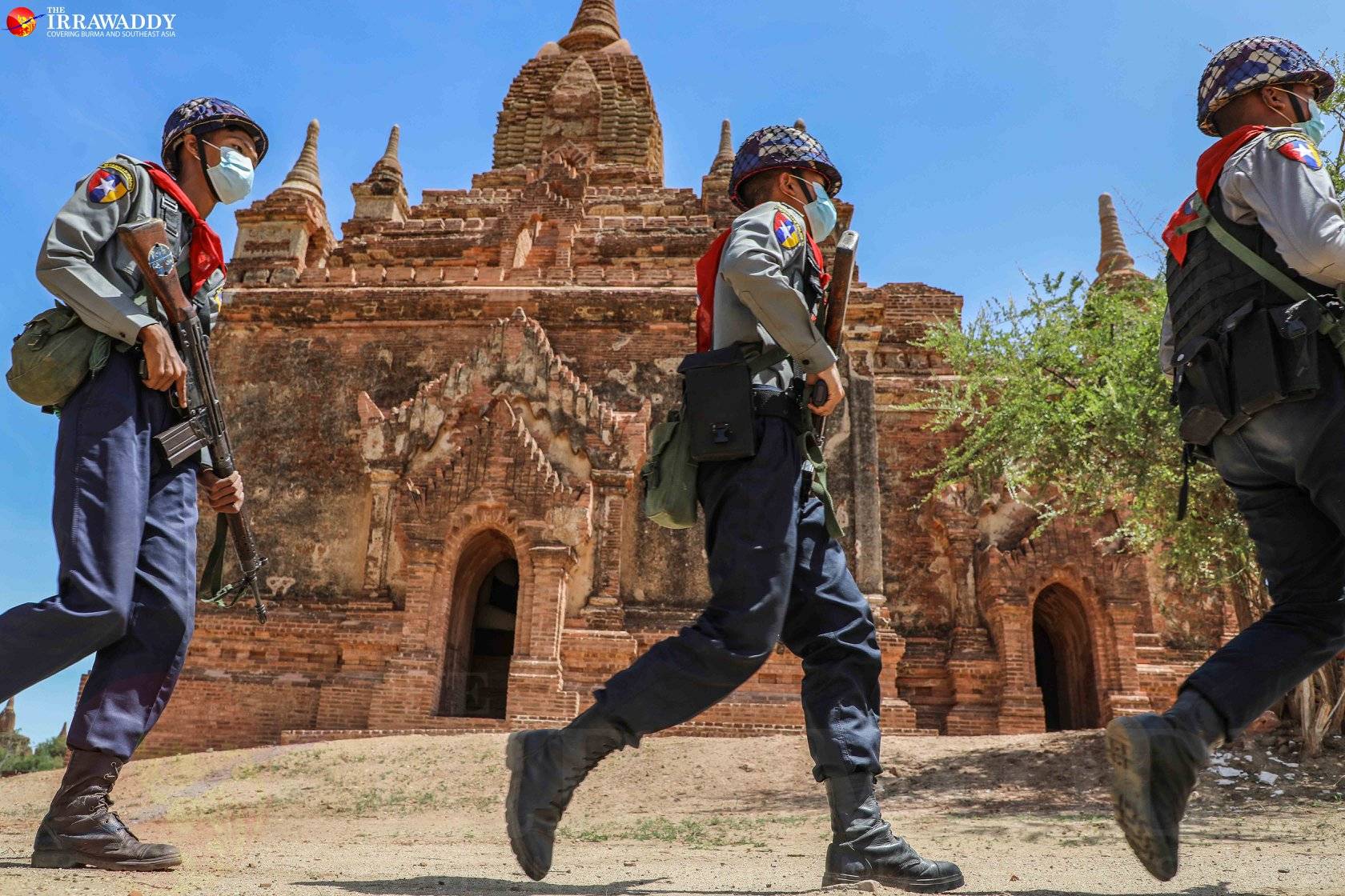缅甸警察全副武装对蒲甘佛塔周边实行24小时巡逻