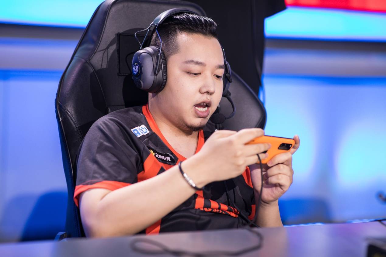 更何况让六点六赖以成名的不是绝境中的极限操作