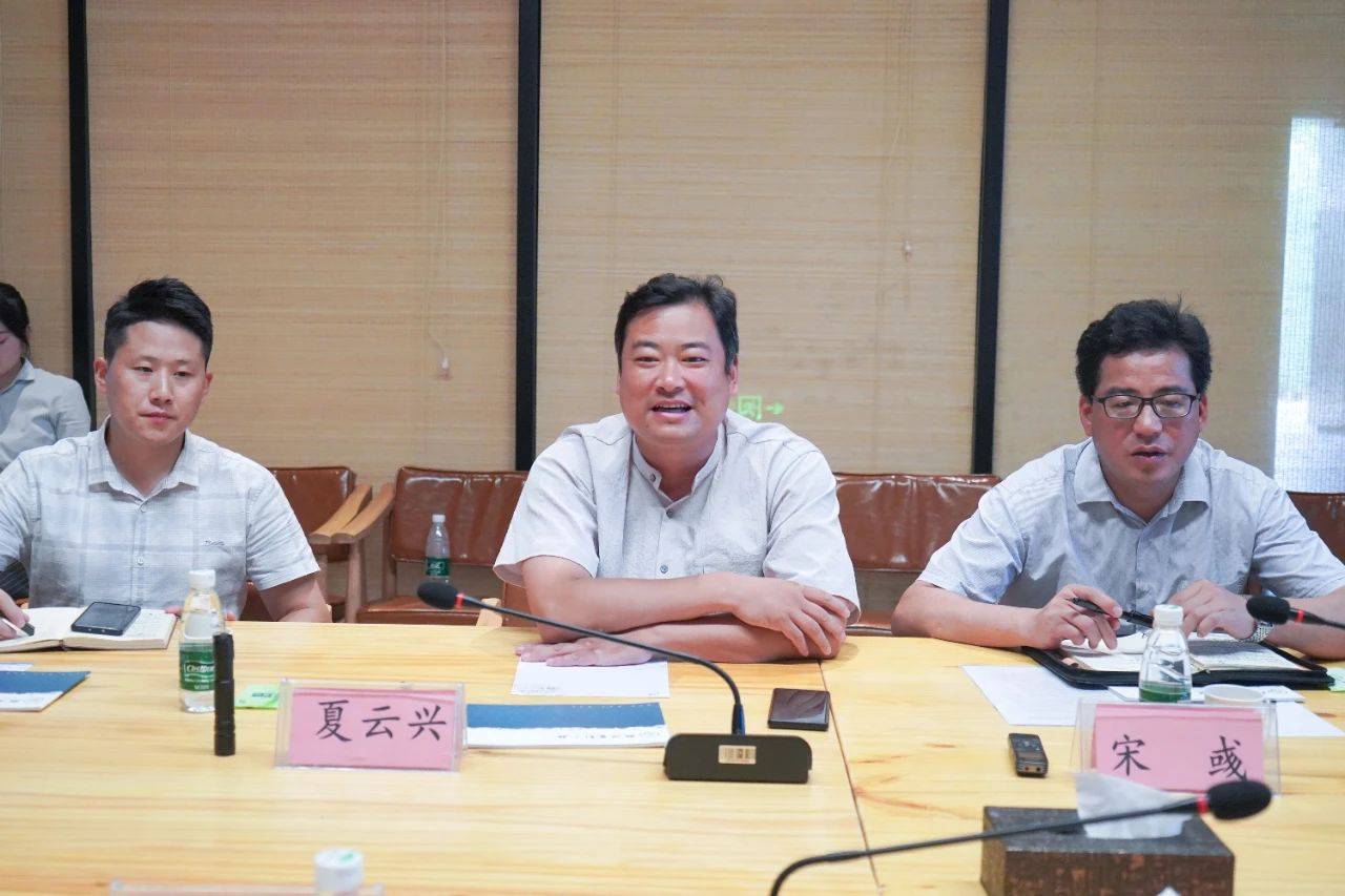 随后在座谈会上,顶峰教育创始人,殷港小镇文化发起人夏云兴就殷港小镇