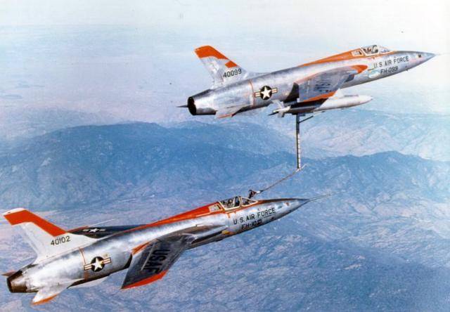 在越战期间f105系列飞机是参加战斗的主力型号之一,不过因为自身性能