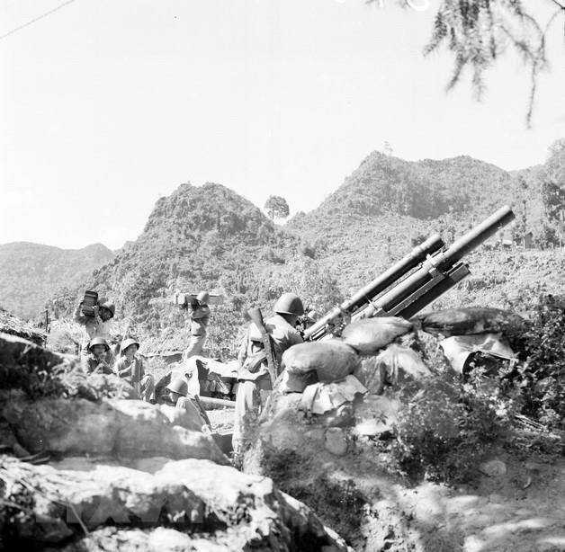 越南战地记者拍摄的中越战争,一组宝贵越军照片首次曝光_炮兵