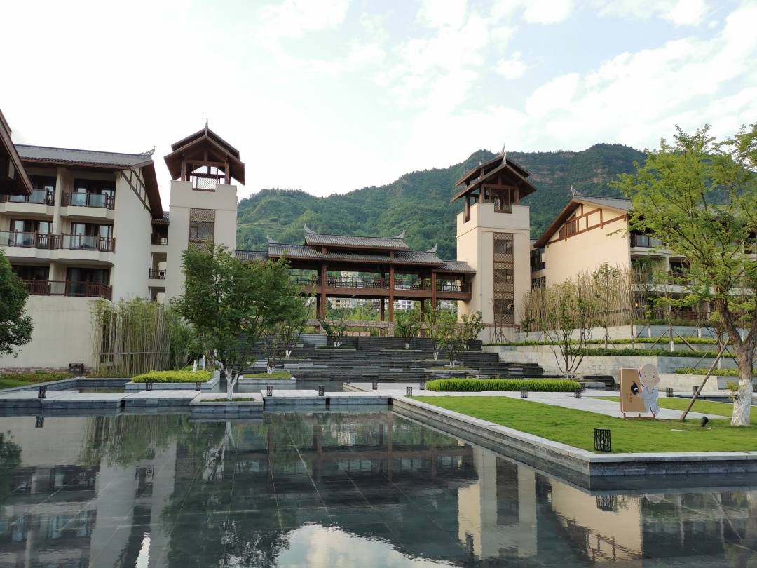 图:佛顶山温泉小镇 在寻川汤隐泡一泡森林秘汤.