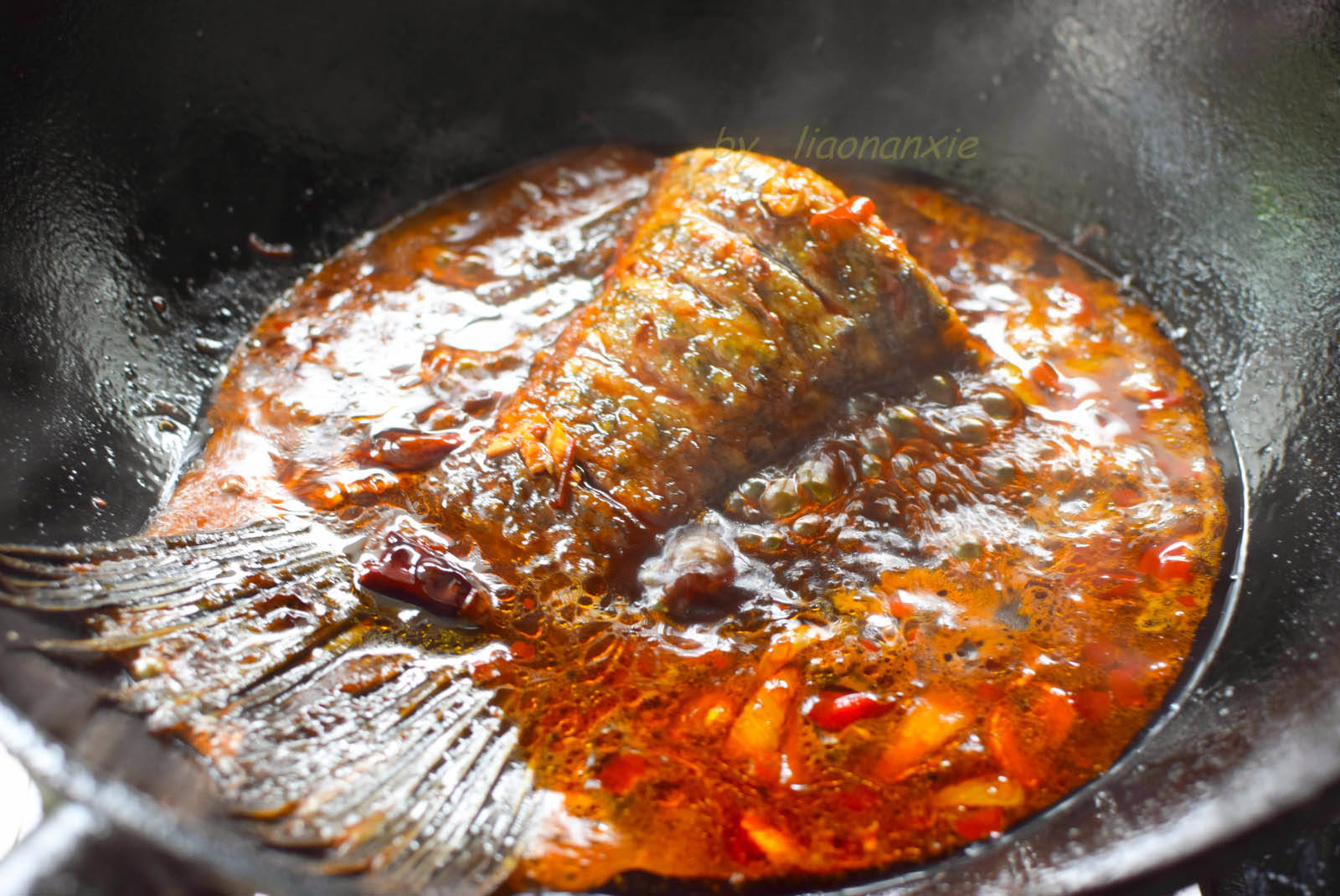 多说几句:草鱼,鲢鱼,青鱼等,都可以单独烧鱼尾,很好吃也很方便.