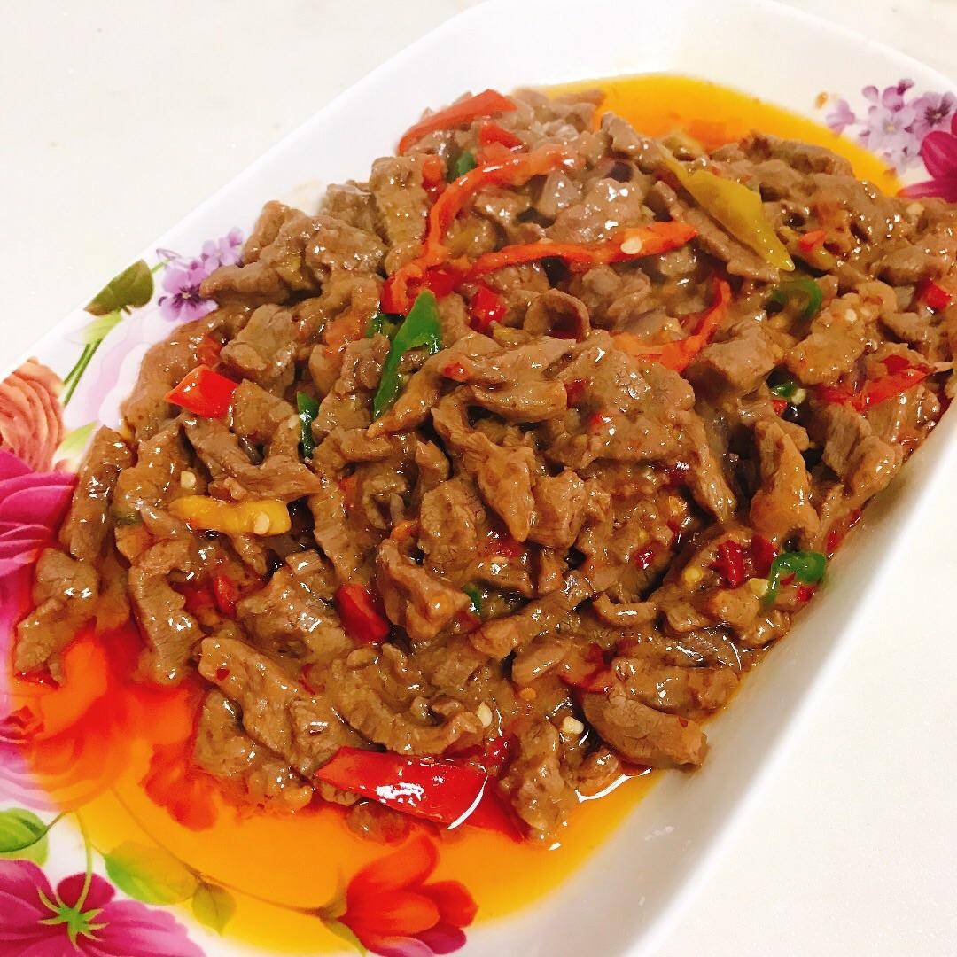 红椒牛肉丝的家常做法,麻辣鲜香嫩滑爽口,开胃过瘾,不比饭店的差