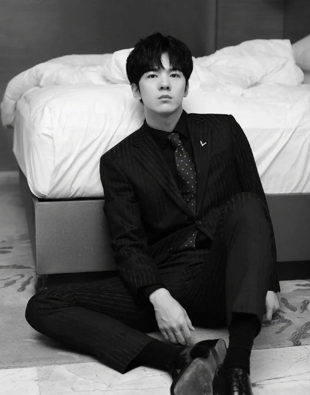 原创仝卓再撕郑云龙,破罐子破摔的他,让娱乐圈成了笑话