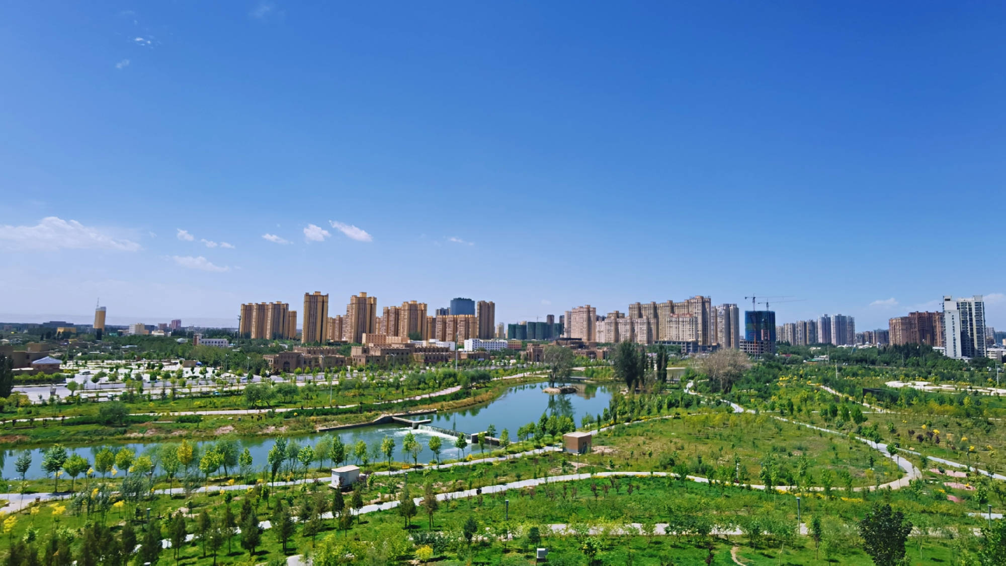 七月的阿克苏凤泉河公园,依旧辣么美丽!