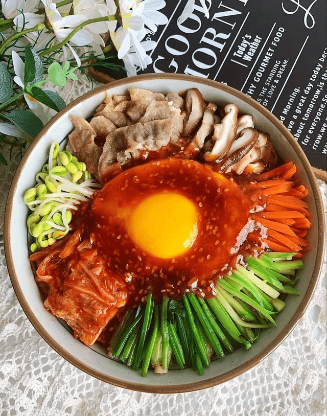 家庭版韩式拌饭,7种配菜加煎蛋,淋上拌饭酱,又香又好吃!_食材