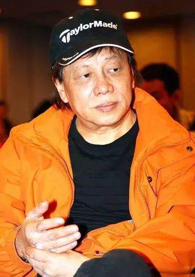 1974年,梁小龙出演《香港小教父》一炮而红.