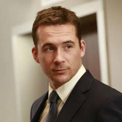 barry sloane巴里·斯隆作为演员当被问到拍摄过程中最大挑战时:"你