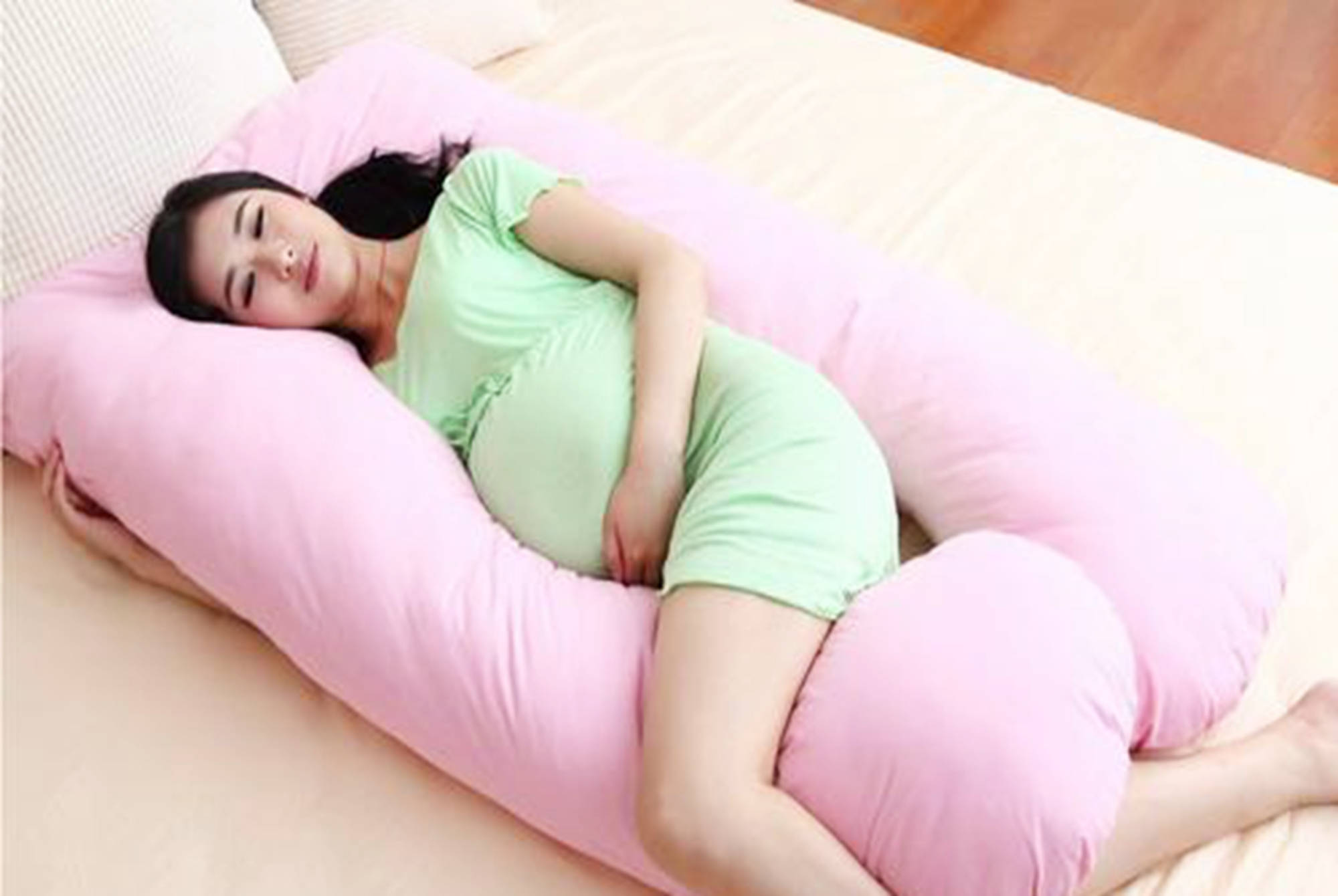 原创孕妇孕期睡觉只能左侧卧?根据月龄和胎儿定,还有两类孕妇不适合