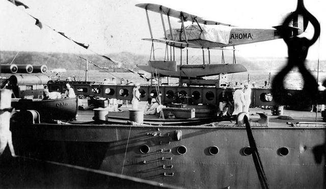 两代海上霸主的玩具,二战美军飞机弹射器的升级之路_水上飞机