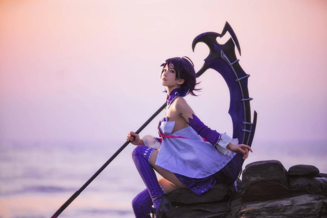 崩坏3希儿cos,夕阳下的绝美回眸,你会拒绝她的出发邀请吗?