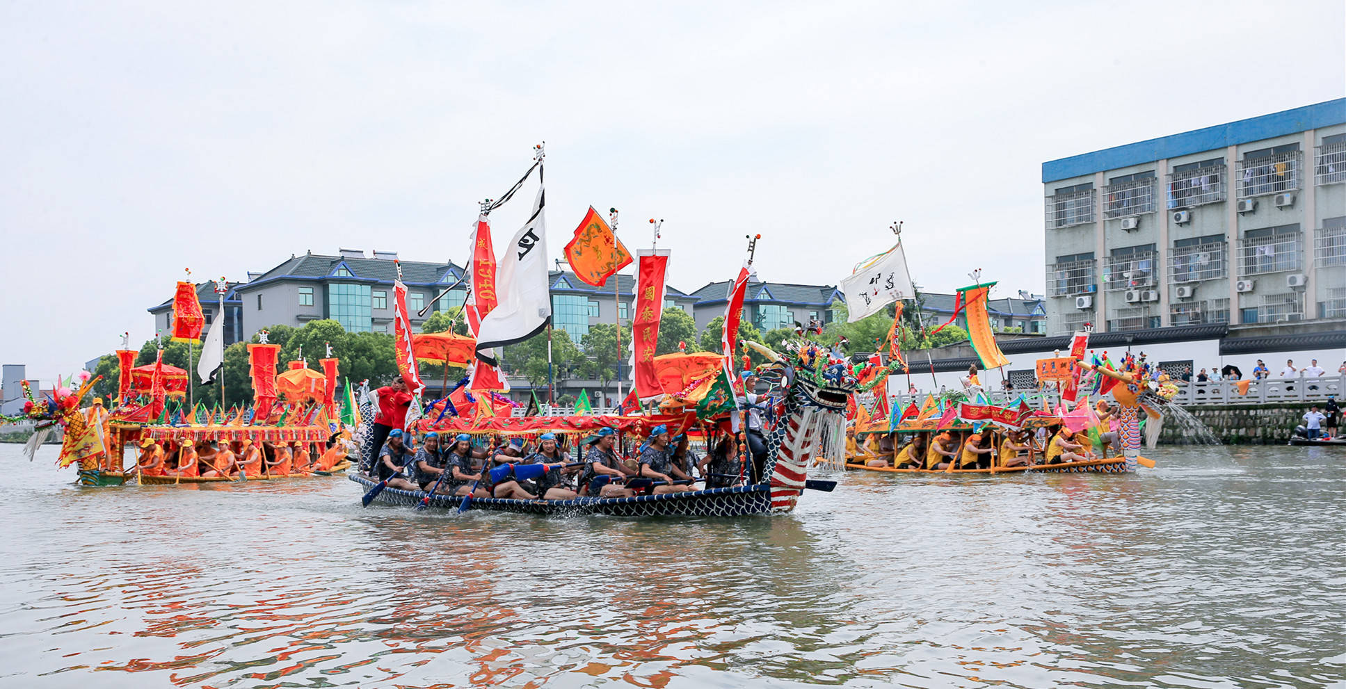 非遗项目新塘彩龙舟祈福萧山新塘开启文化嘉年华