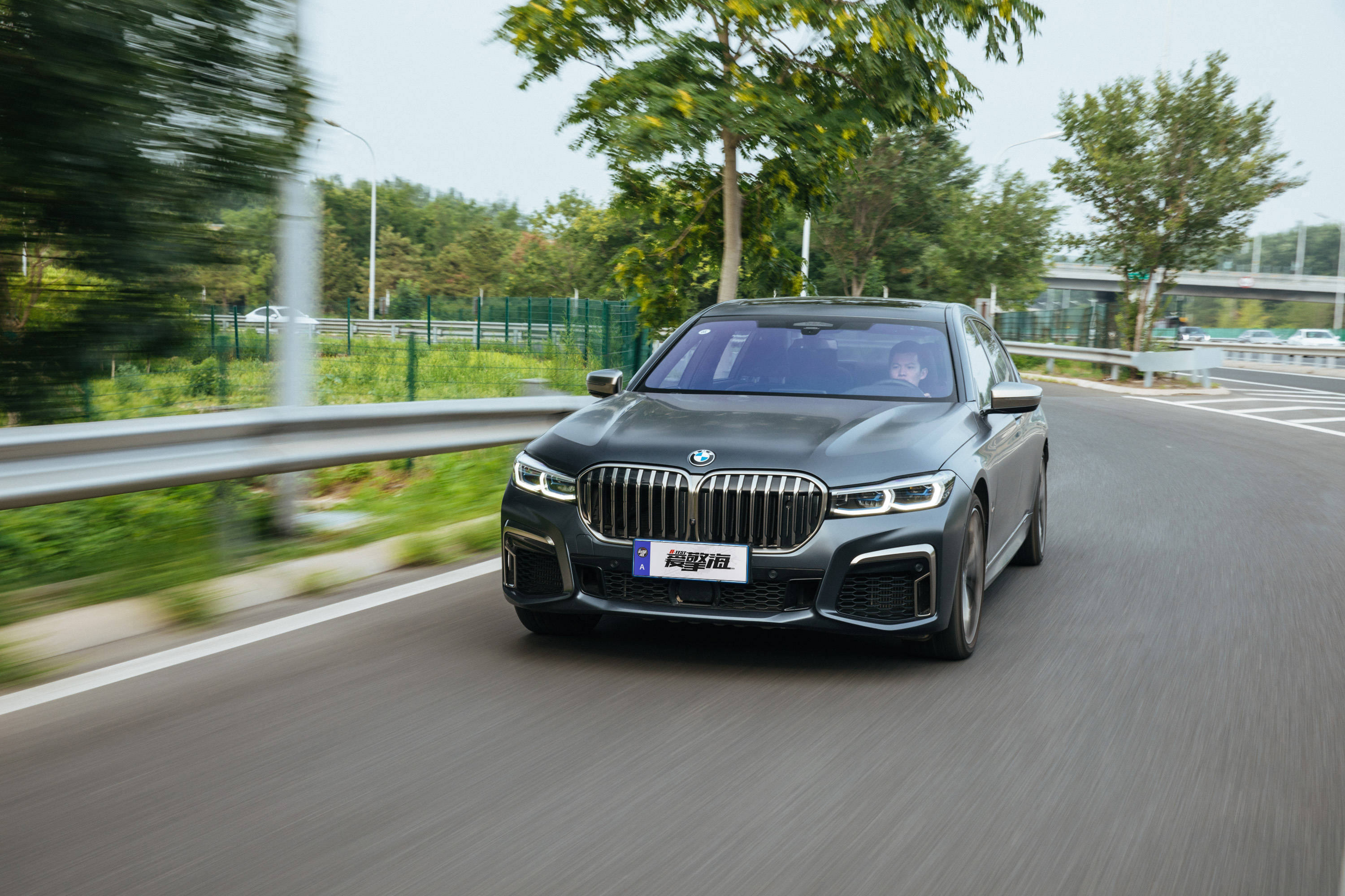 m760li不止于豪横无愧于bmw安全扛把子