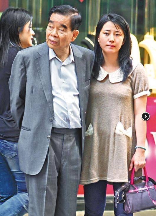 原创李嘉诚李兆基为郑裕彤传记写序,这是赌王生前逝后未能享受的规格