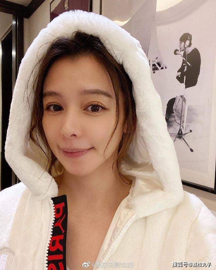 两年前交代好后事,45岁徐若瑄曝近照,带帅气儿子看电影状态佳