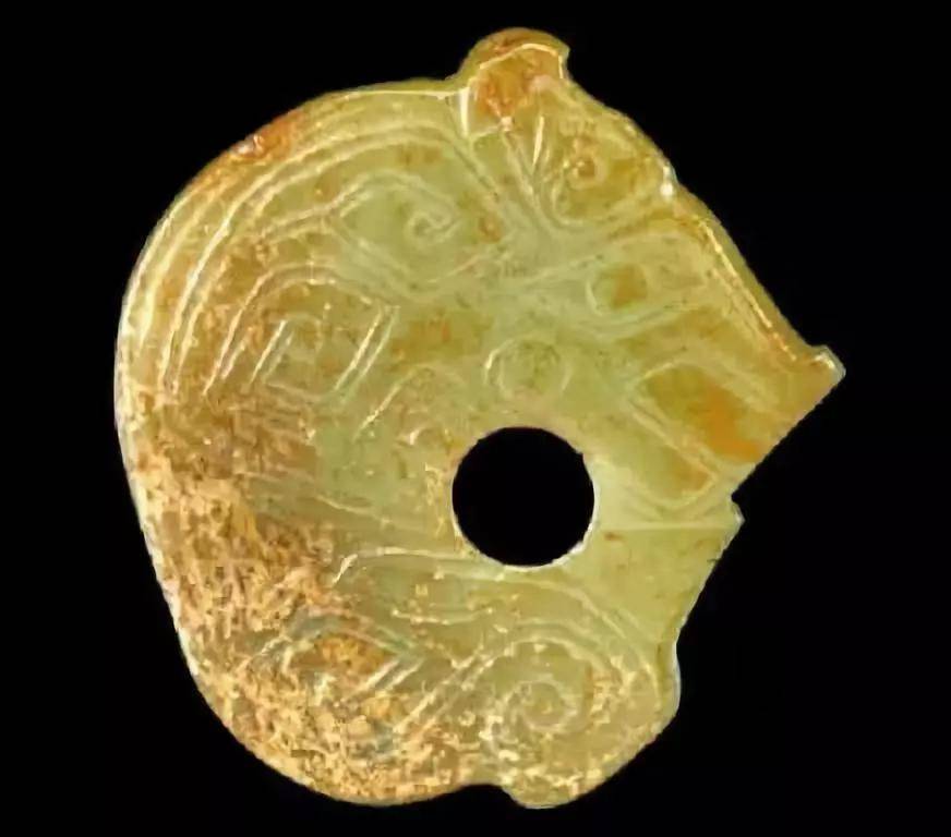 故宫博物院商代龙形玉佩