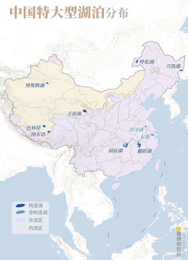 90km&sup2;的第一大湖青海湖(请横屏观看,青海湖,近处为青藏铁路;摄影