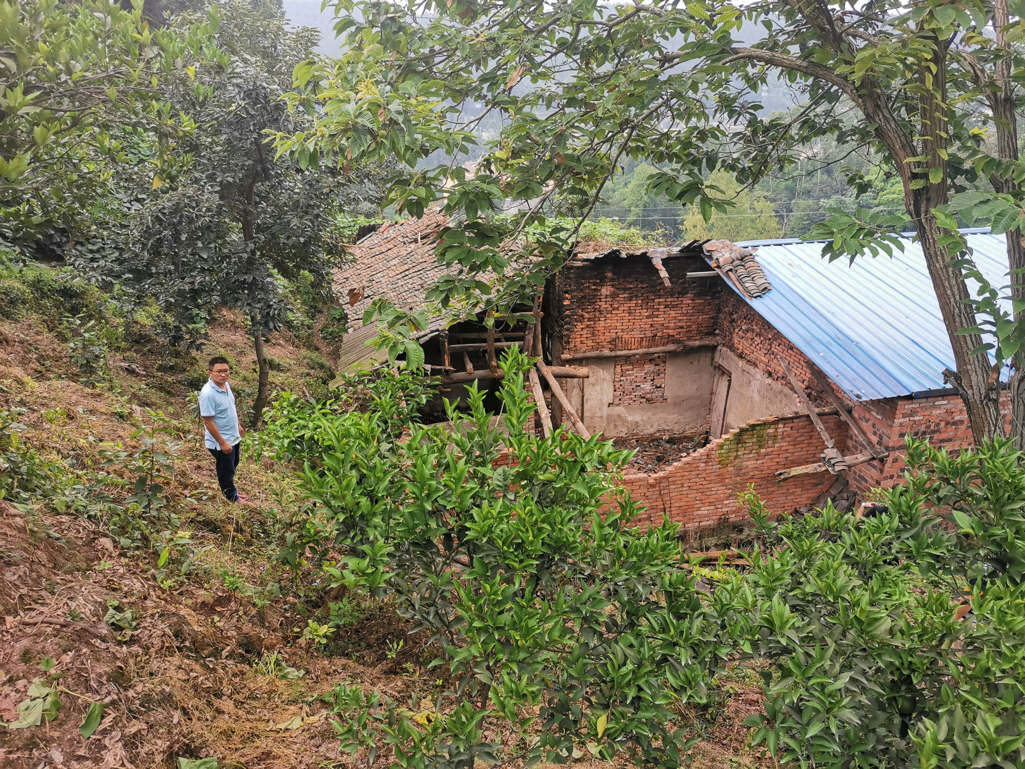 县规划和自然资源局扎实开展汛期地质灾害安全隐患大排查_进行