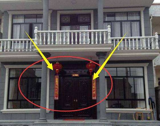 原创自建房大门万万要朝这个方向,难怪有钱人会住富裕,老师傅都夸好