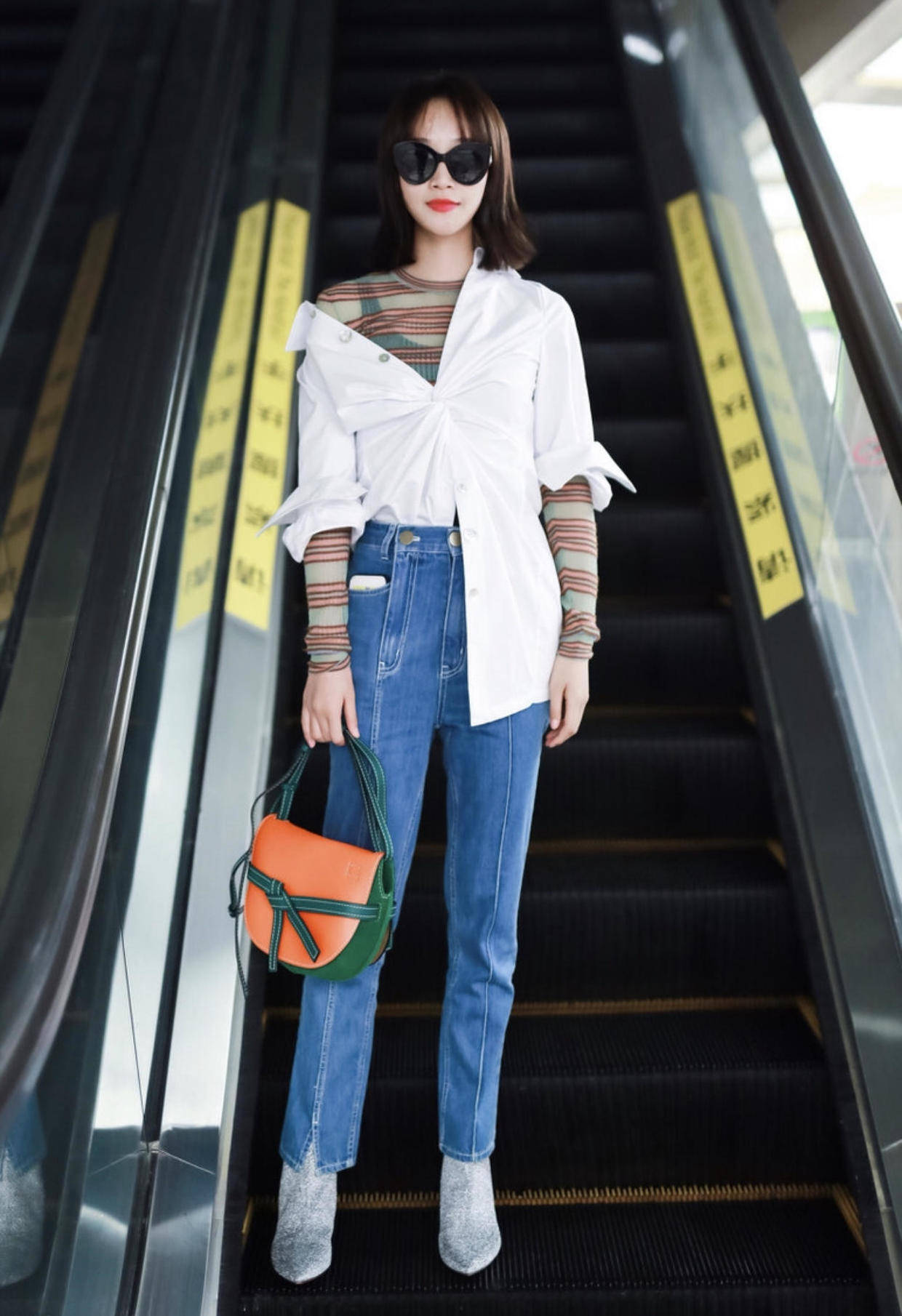 蓝盈莹厉害了白衬衫配牛仔也高级别人穿着像搬砖她穿像老板