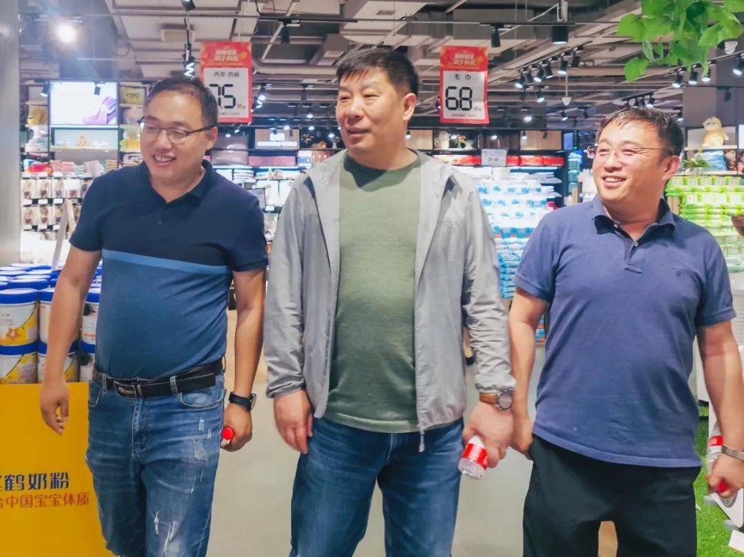 三年估值30亿,开店过百,生鲜传奇如何做"连锁菜市场"?