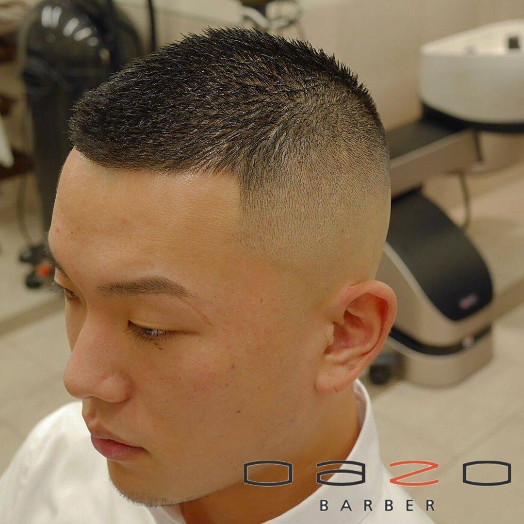 50多岁大叔头发花白,剪款飞机头,意外变男神,实在太帅了_发型