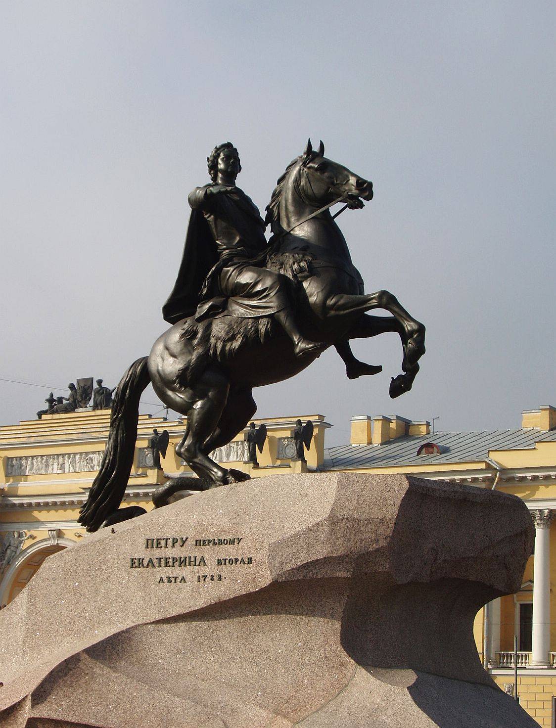 圣彼得堡广场雕像是谁图片