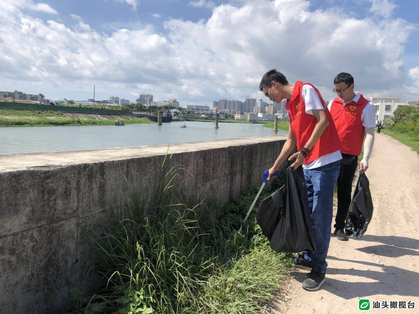金平区开展梅溪河"爱河护河活动",志愿者参与巡河,共同守护碧水蓝天