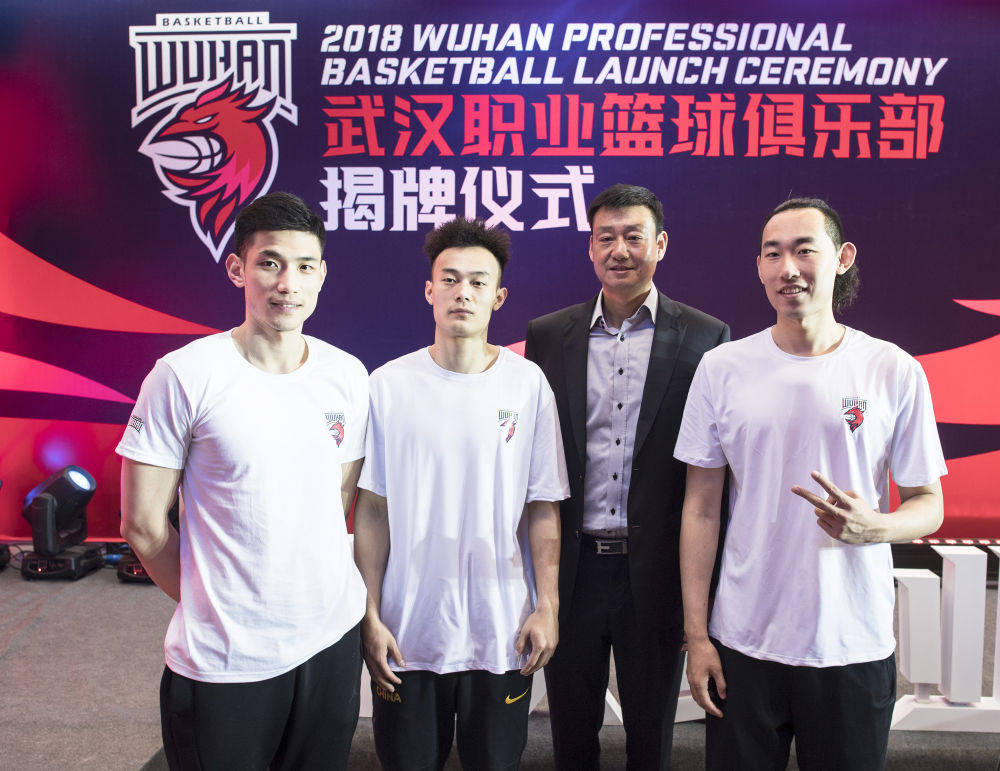 2018年4月21日,武汉职业篮球俱乐部举行揭牌仪式,nbl再添新军,图为
