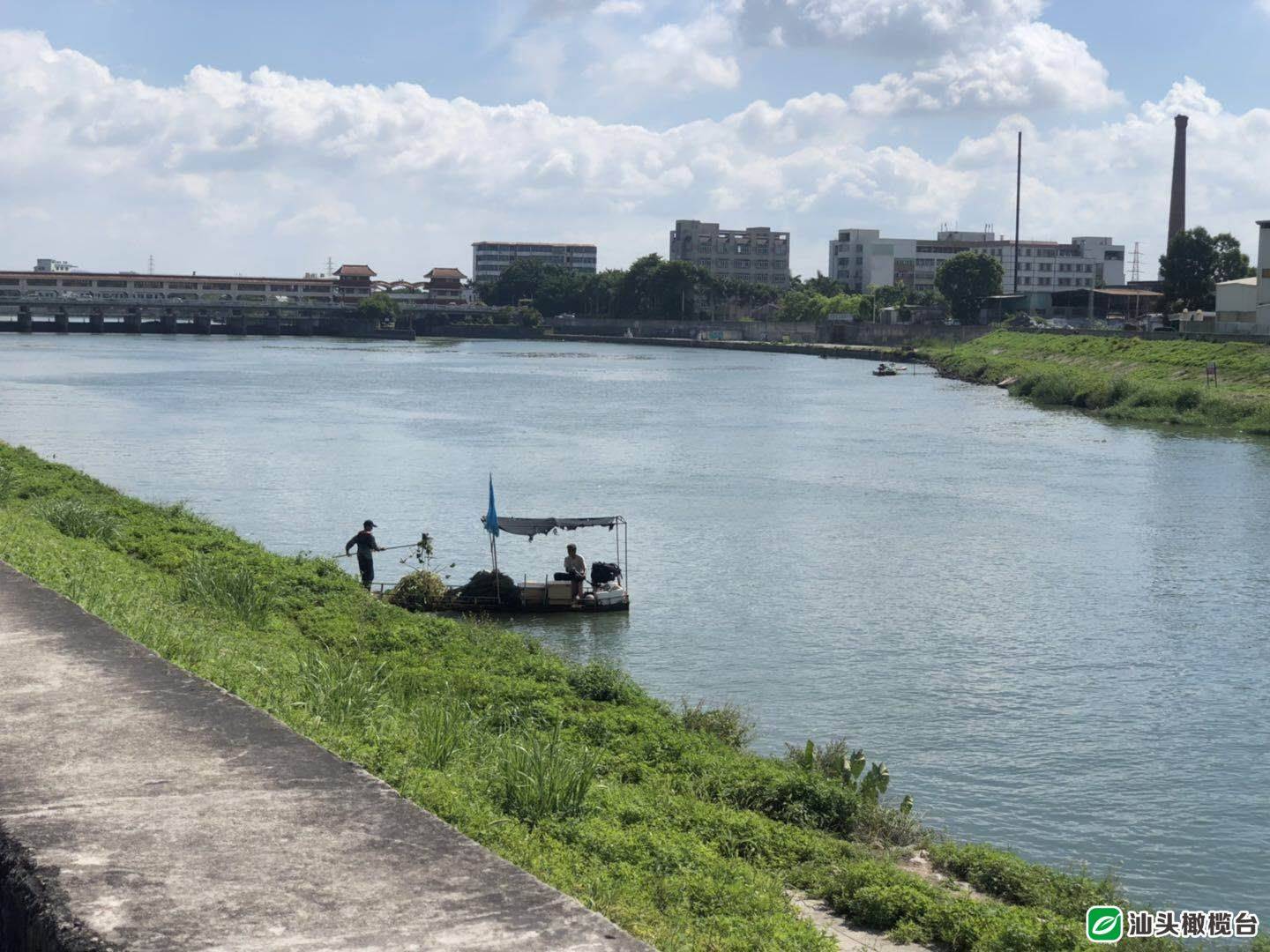 金平区开展梅溪河"爱河护河活动",志愿者参与巡河,共同守护碧水蓝天